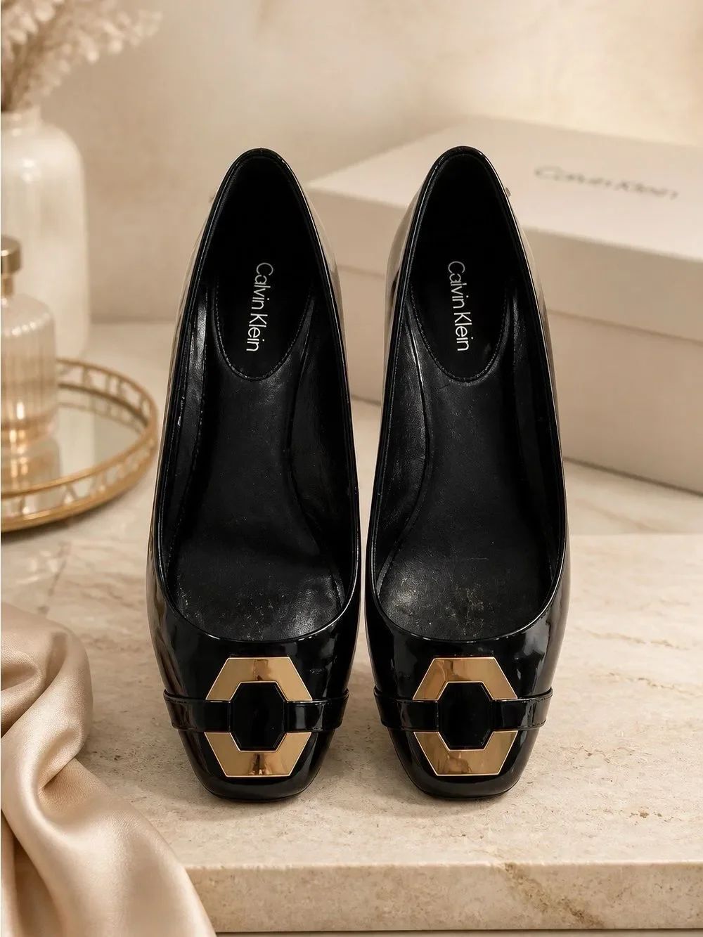 BLACK PATENT LEATHER FLATS WITH SILVER BUCKLE BY CALVIN KLEIN SIZE 8
